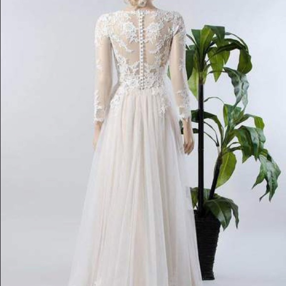 Wedding Dress - Picture 2 of 8